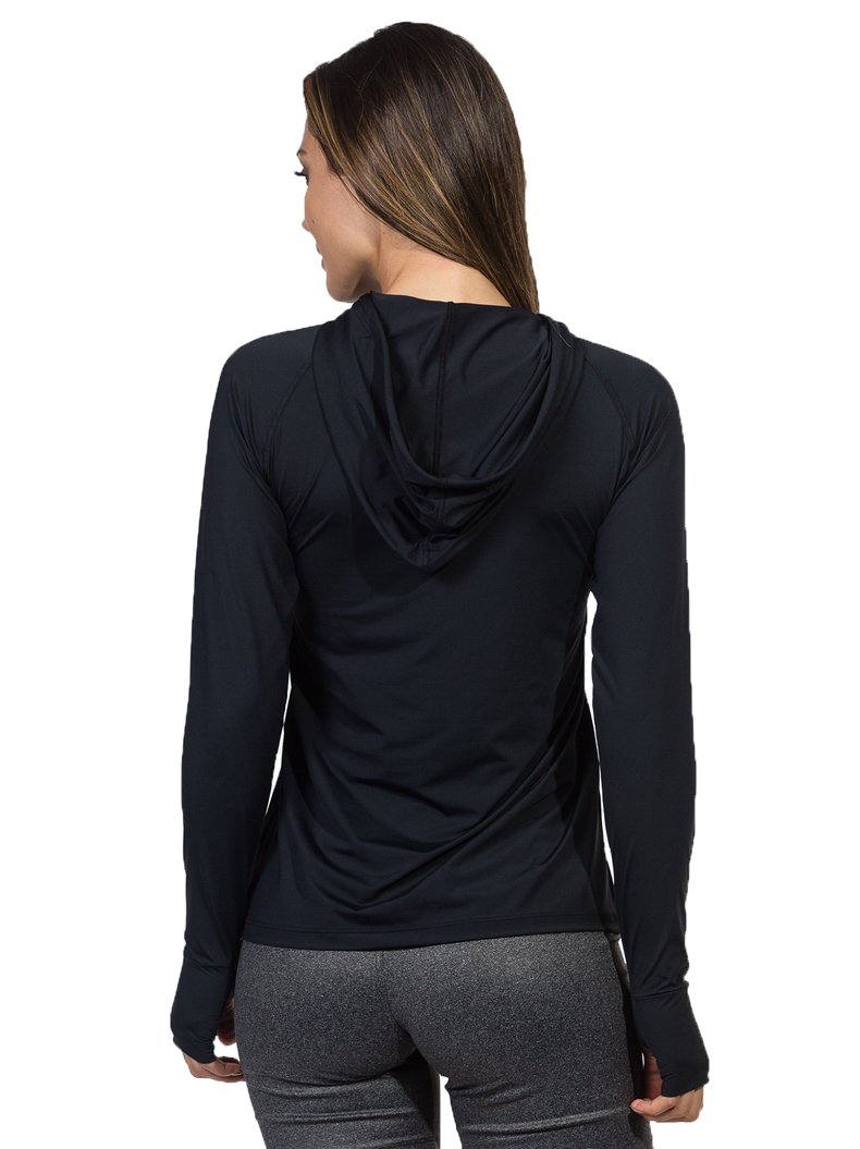camisa feminina com protecao solar capuz e encaixe para o dedo extreme uv preta costas b
