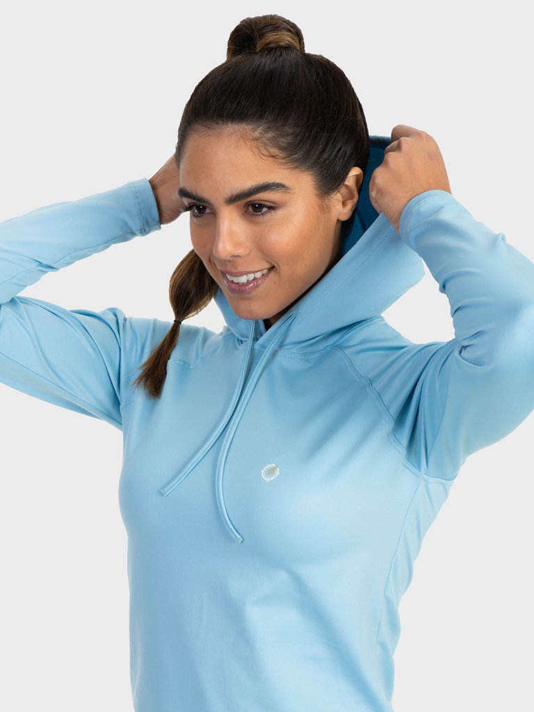 camisa uv termica para frio com capuz feminina extreme uv azul clara detalhe c