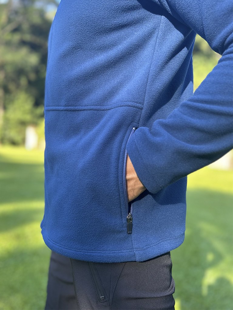 casaco masculino fleece azul lateral detalhe