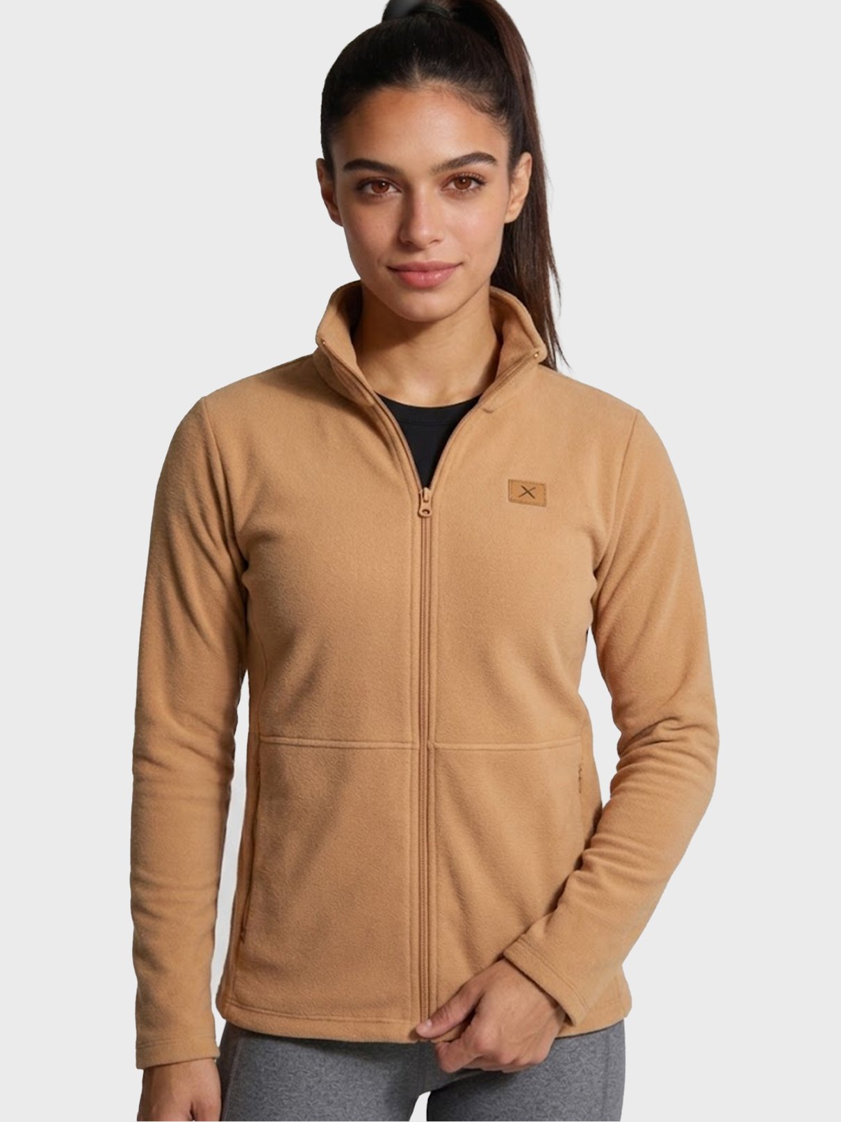 casaco fleece feminino thermo soft com protecao solar extreme uv bege pose