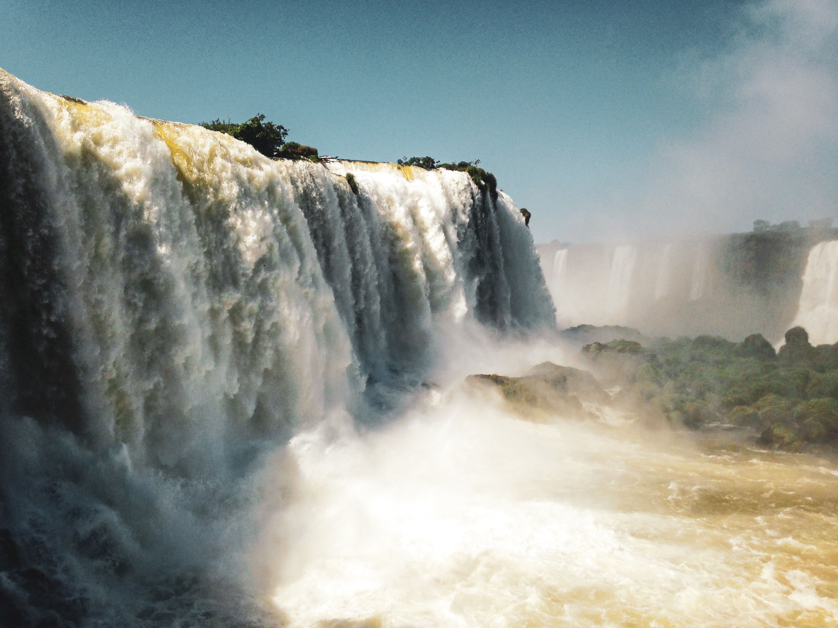 Cataratas do Iguaçu com roupas leves e funcionais